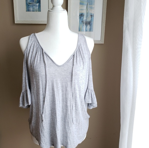 🌷Zenana Outfitters grey cold shoulder top - Picture 2 of 7